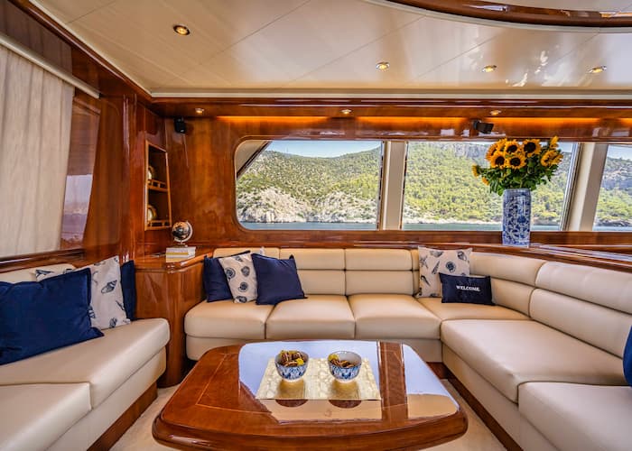 yacht rent athens